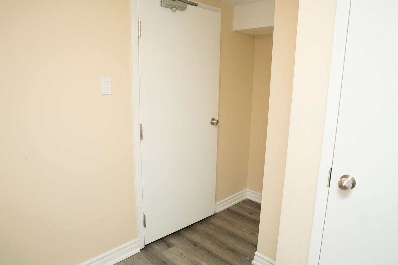 32 Durrington Cres #2 - Photo 6 of 10