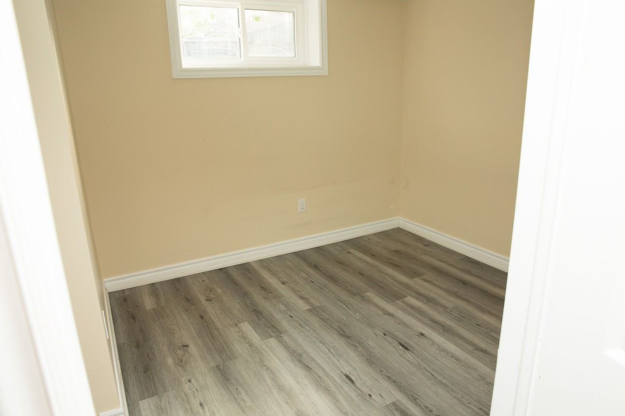32 Durrington Cres #2 - Photo 4 of 10