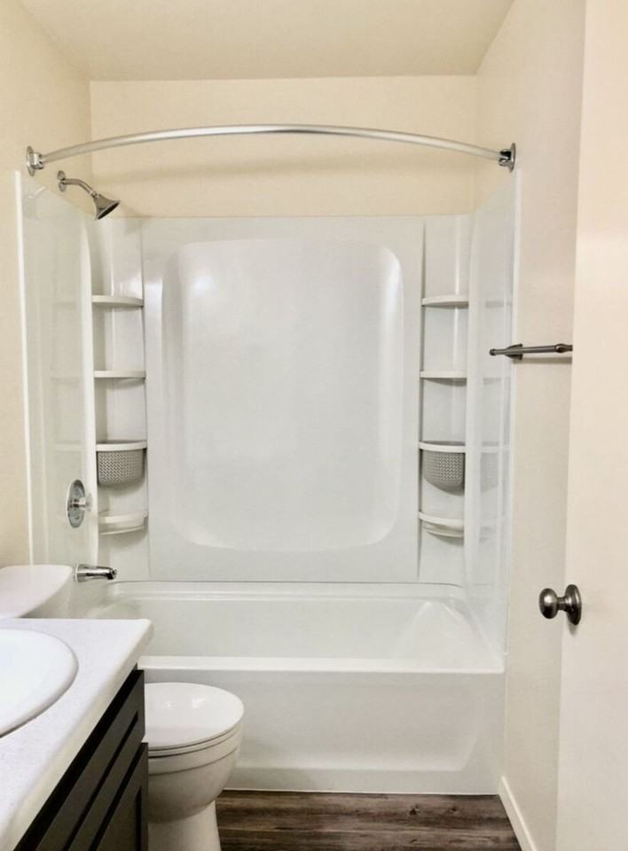 Burgundy House Apartments - Photo 3 of 5