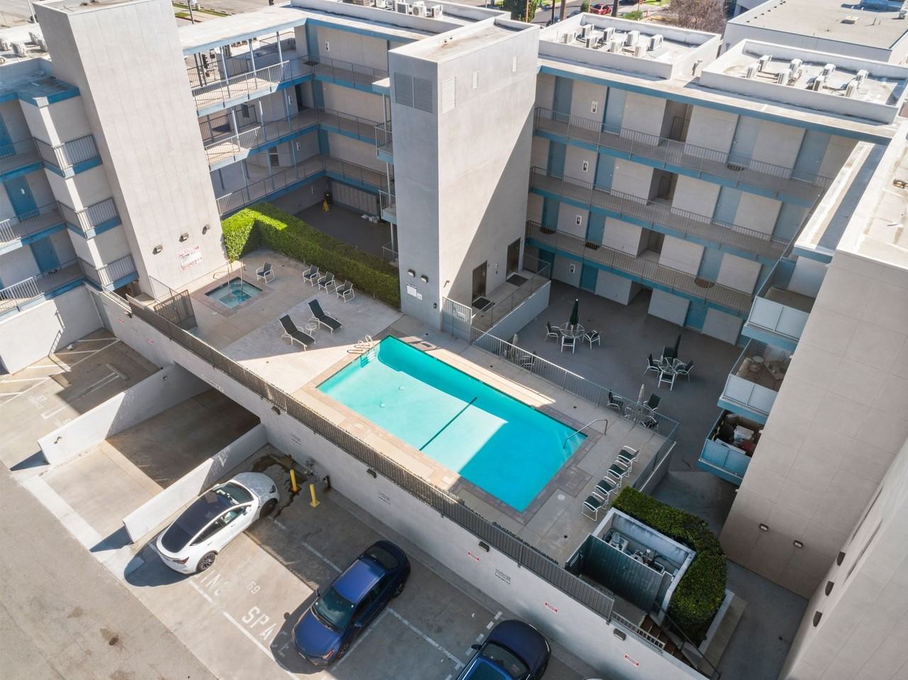 Aqua Courtyard Suites - Photo 4 of 7