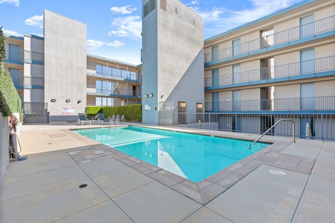 Aqua Courtyard Suites - Photo 6 of 7