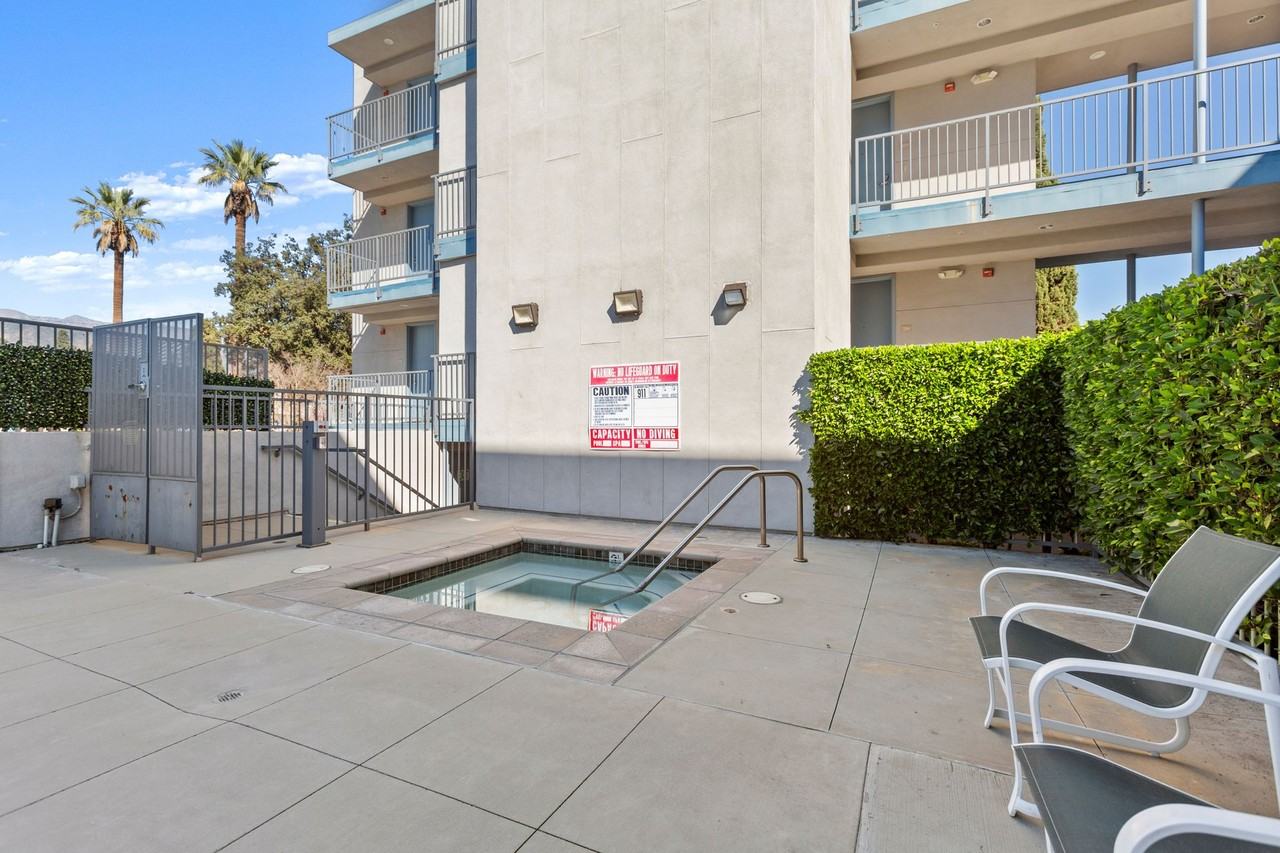 Aqua Courtyard Suites - Photo 7 of 7