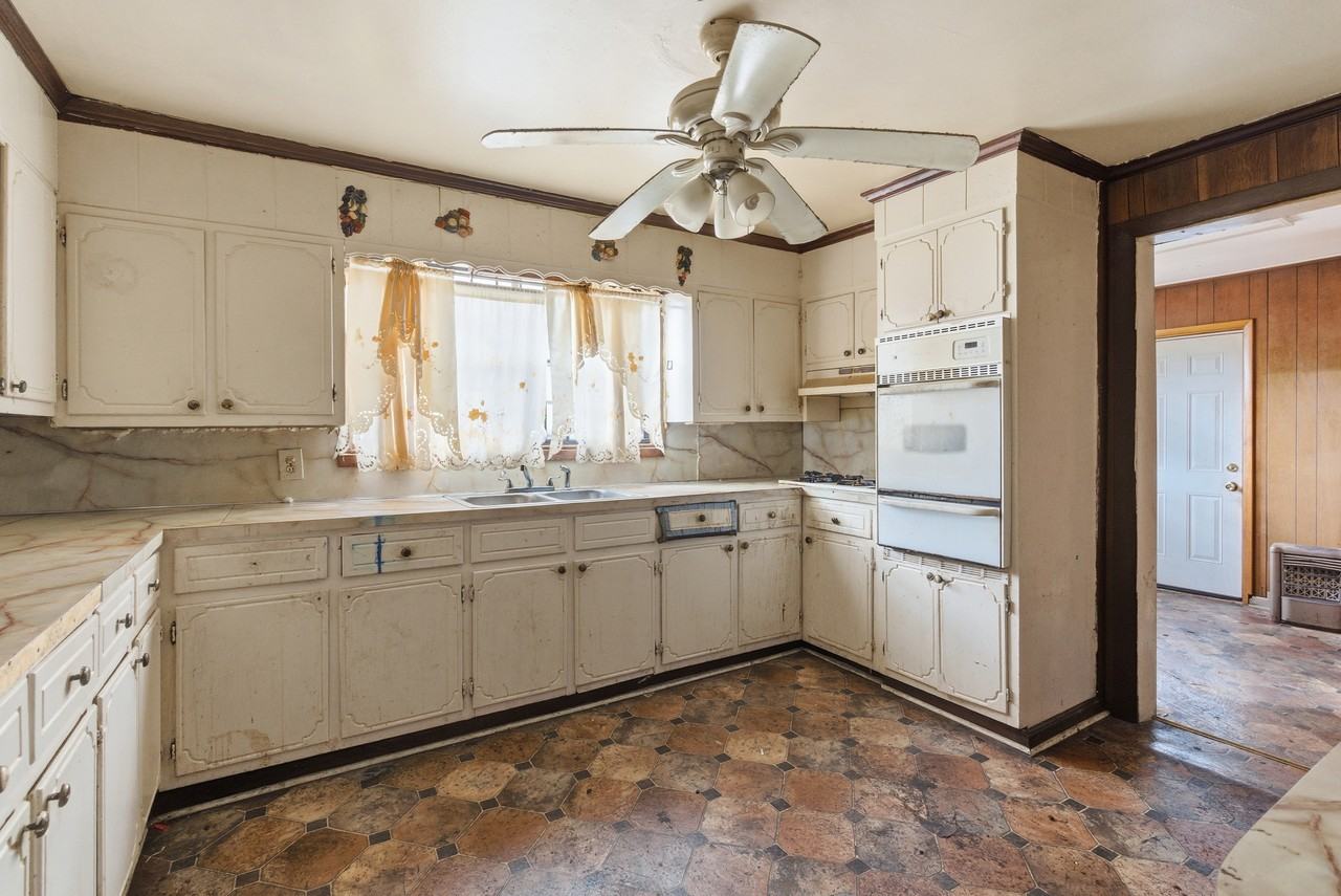 502 64th St - Photo 3 of 23