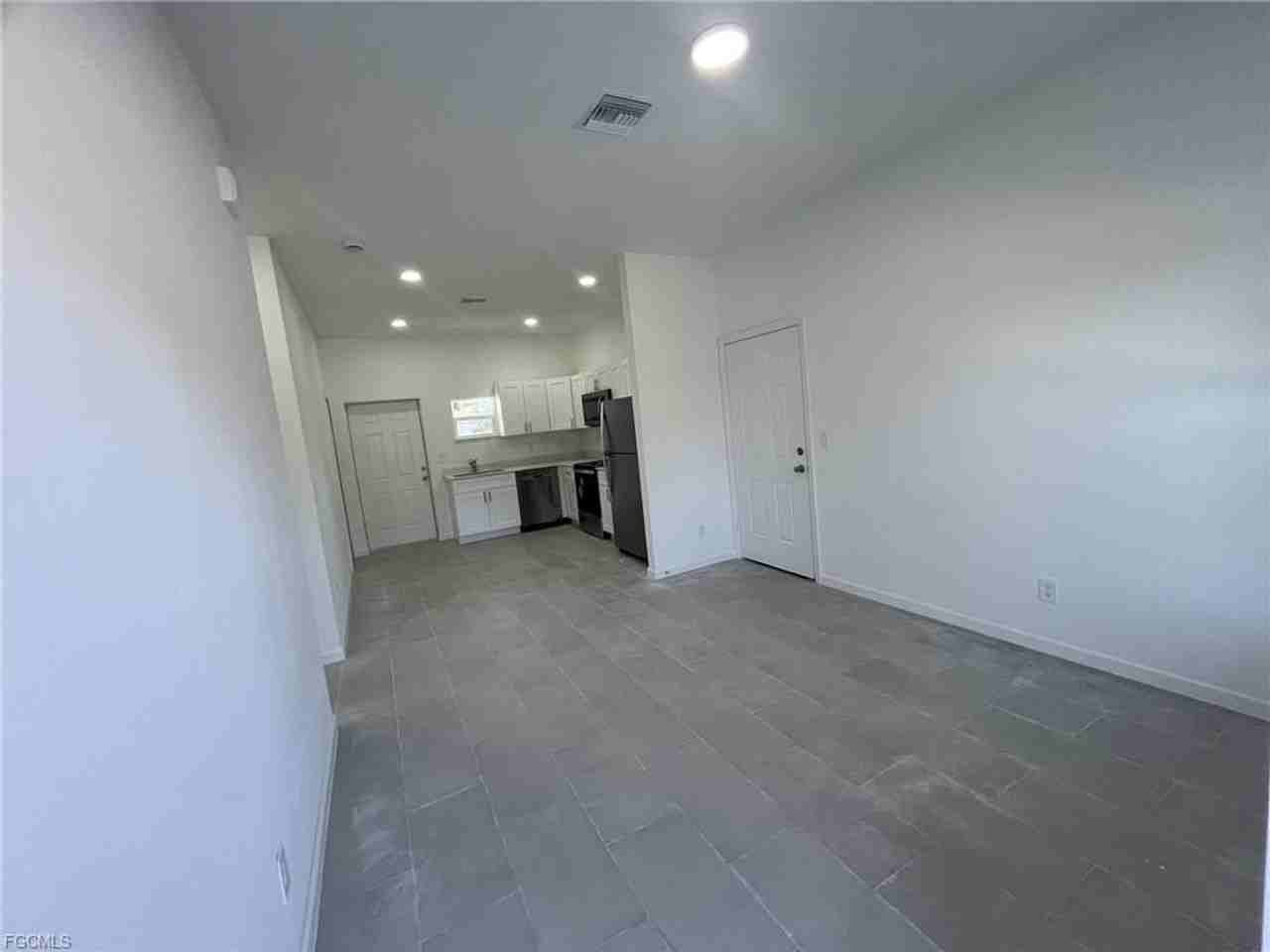 2507 52nd St W - Photo 5 of 10