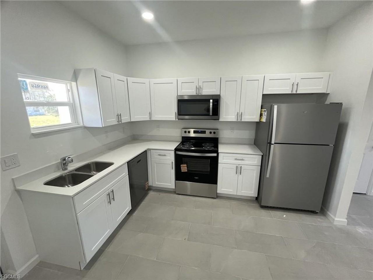 2507 52nd St W - Photo 6 of 10