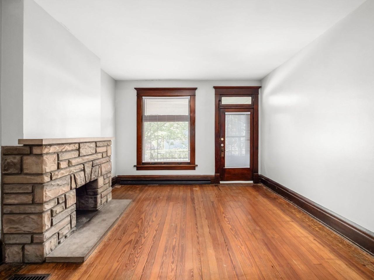 1230 Indianola Ave - Photo 2 of 27