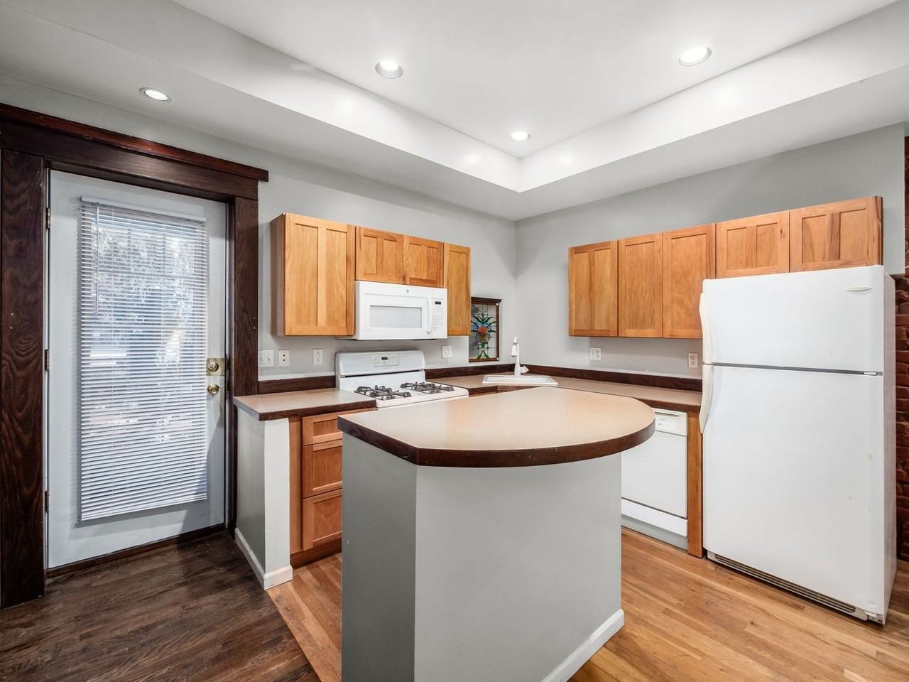 1230 Indianola Ave - Photo 3 of 27