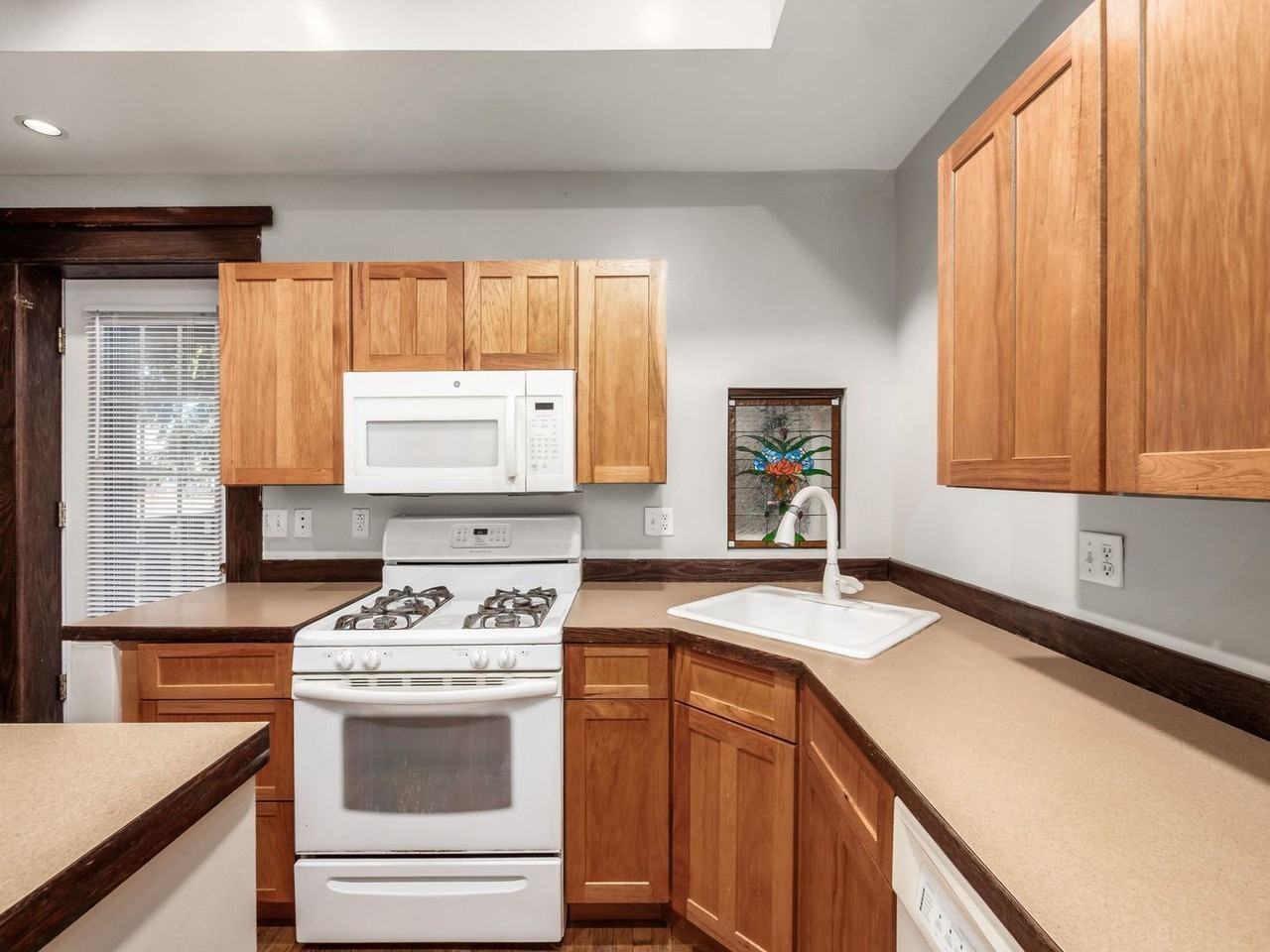 1230 Indianola Ave - Photo 7 of 27