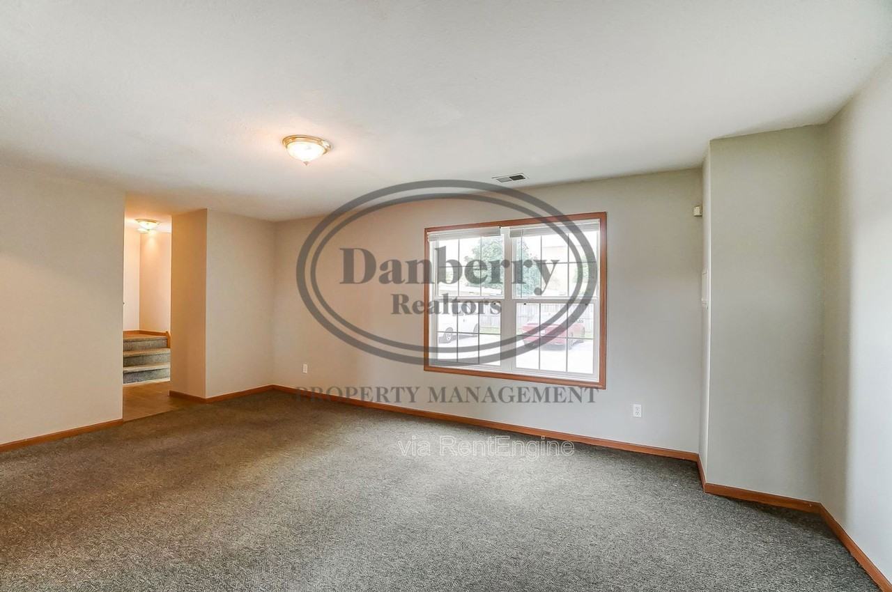 1103 N Byrne Rd #1 - Photo 6 of 37