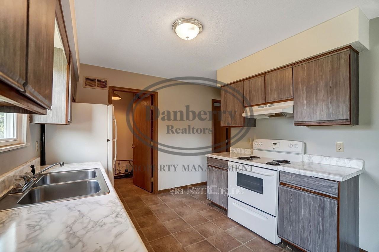 3602 Willow Run Dr #1 - Photo 5 of 26