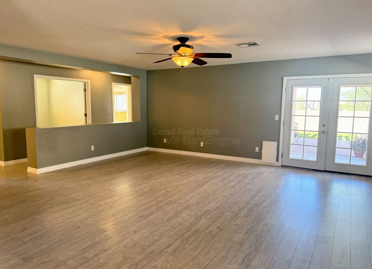 10449 E Bridgeport St - Photo 3 of 30