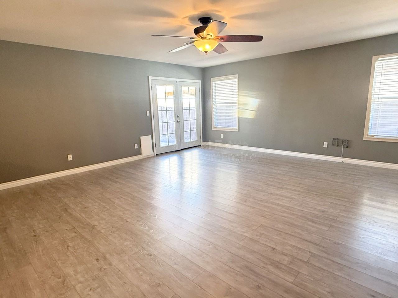 10449 E Bridgeport St - Photo 5 of 30