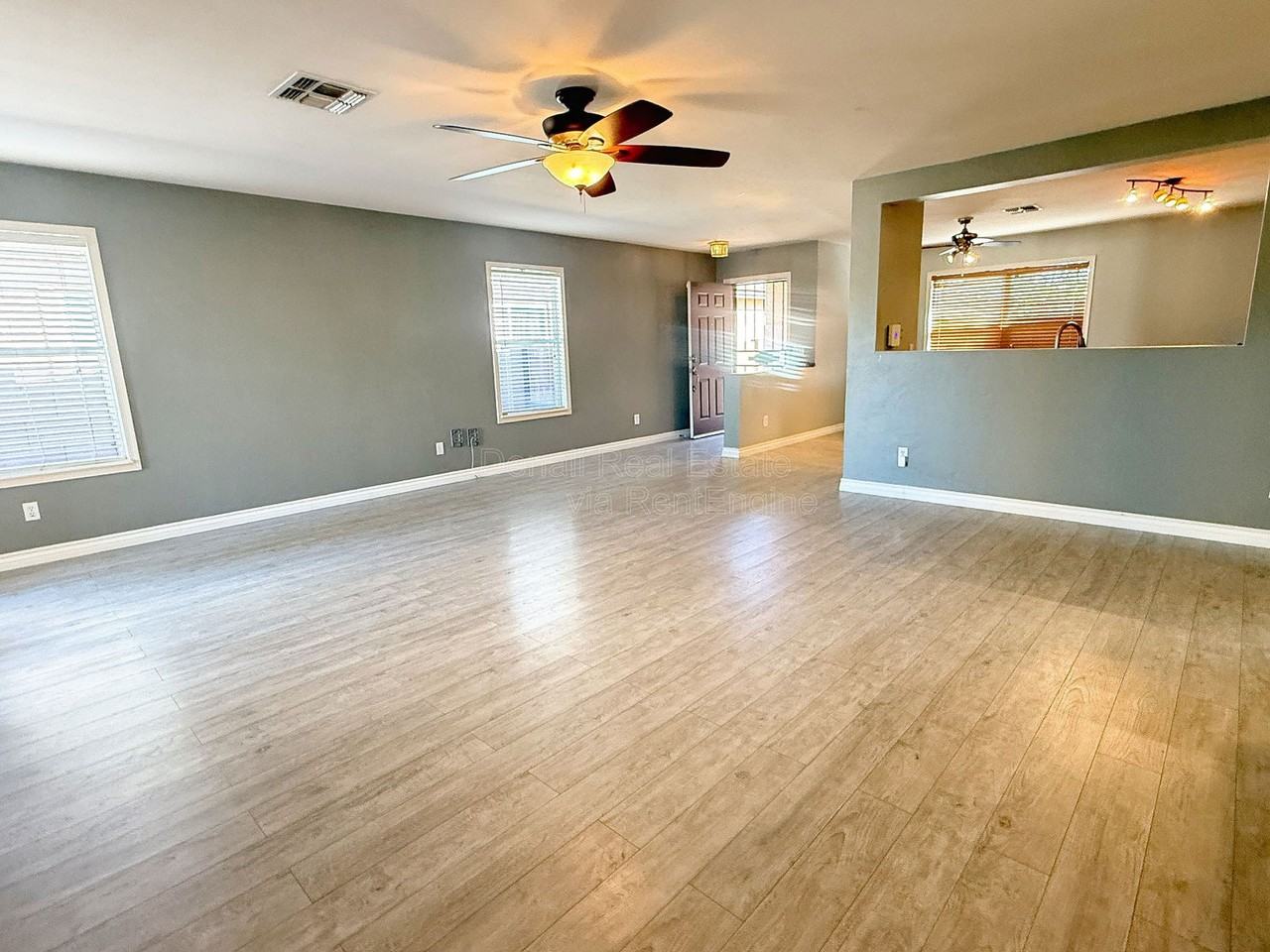 10449 E Bridgeport St - Photo 6 of 30