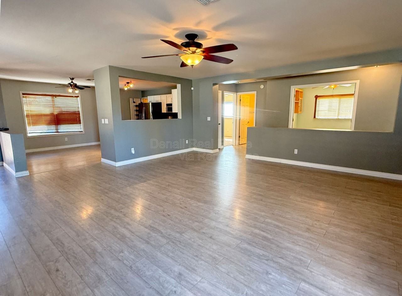 10449 E Bridgeport St - Photo 7 of 30