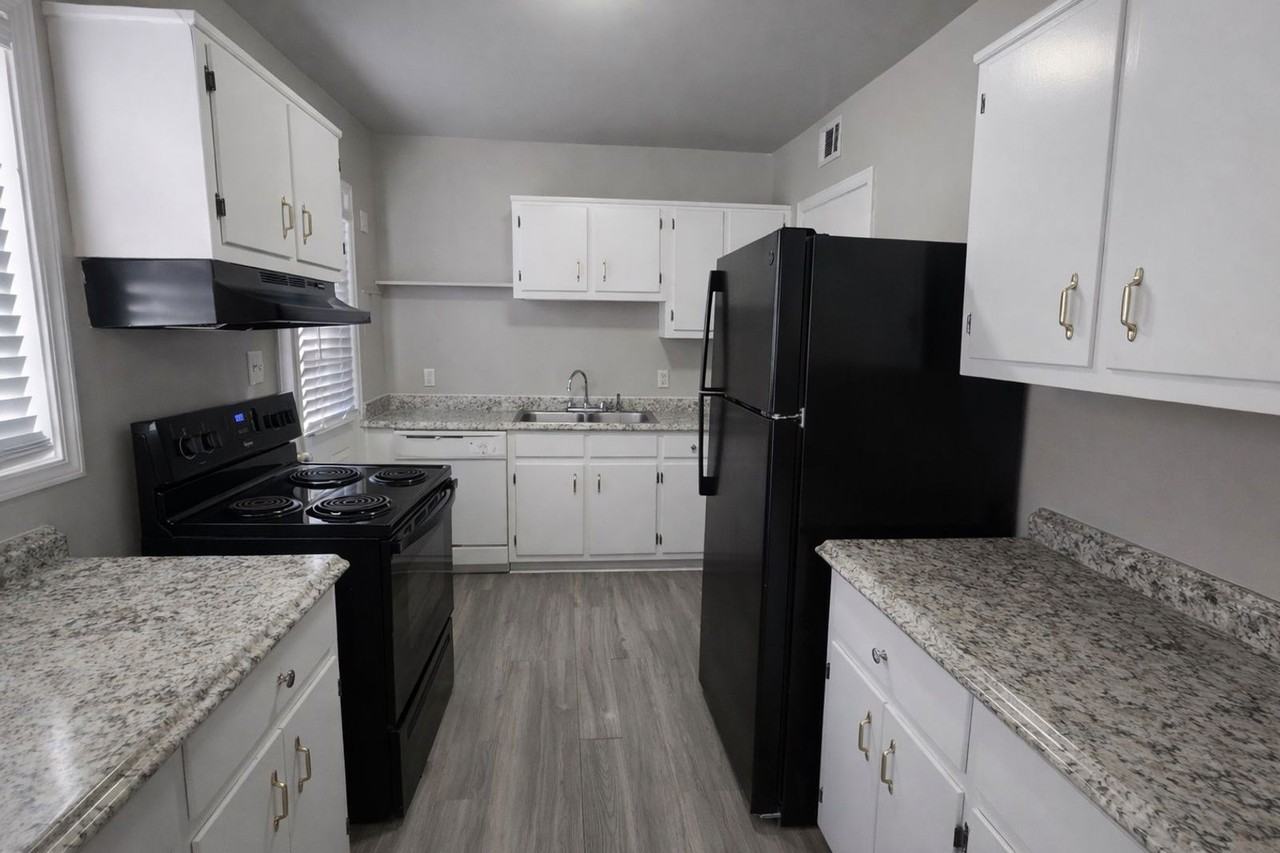 211 Ridgewood Ave - Photo 3 of 22