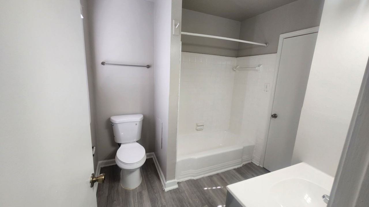 211 Ridgewood Ave - Photo 7 of 22