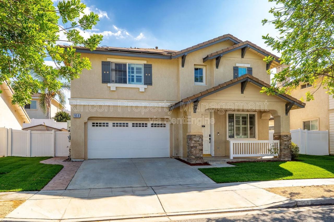 954 Taylor Ln - Photo 2 of 23