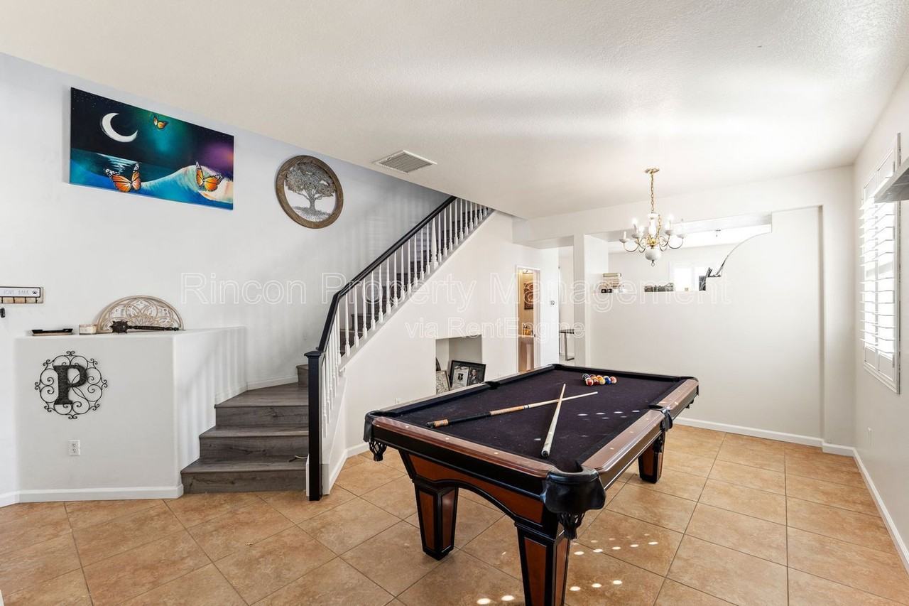 954 Taylor Ln - Photo 4 of 23