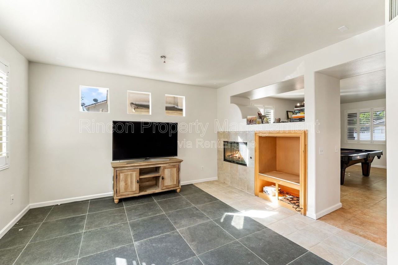 954 Taylor Ln - Photo 6 of 23