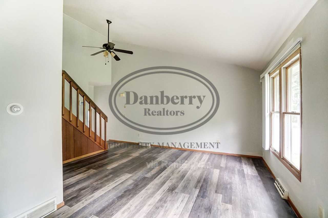 3164 Kylemore Rd #1 - Photo 5 of 31