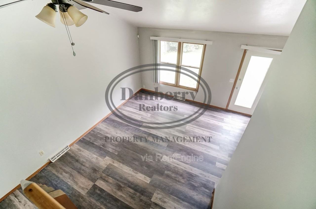 3164 Kylemore Rd #1 - Photo 6 of 31