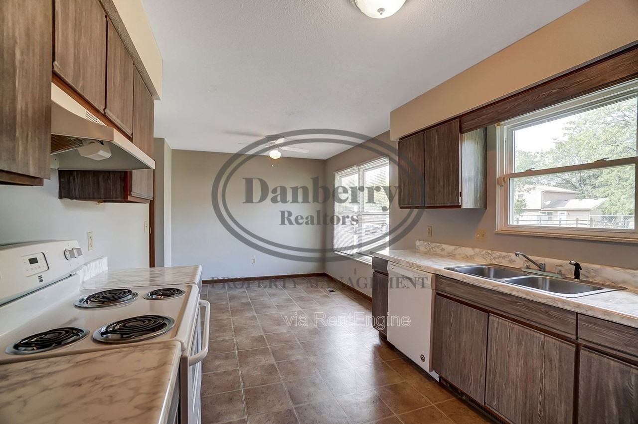 3608 Willow Run Dr #1 - Photo 7 of 27