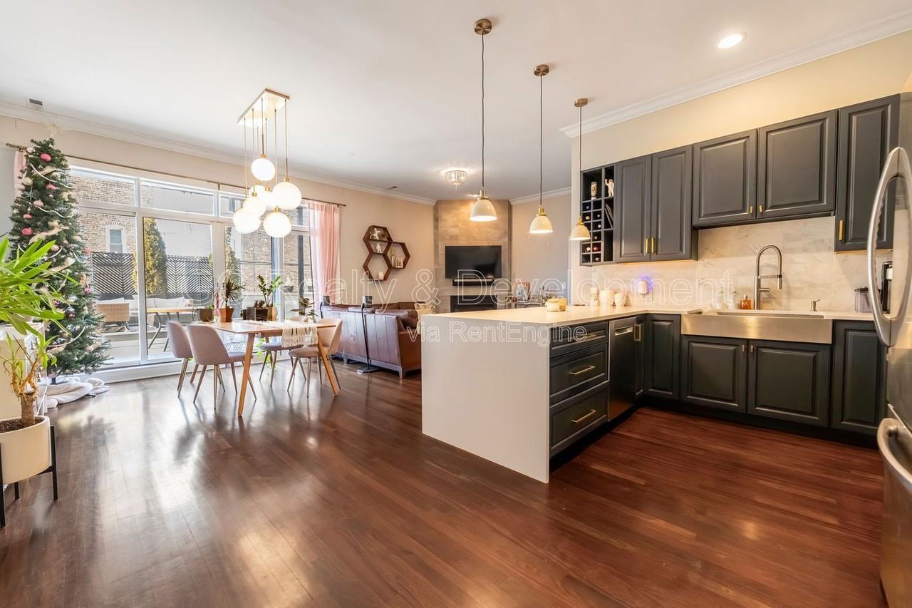 852 N Damen Ave #2C - Photo 2 of 20