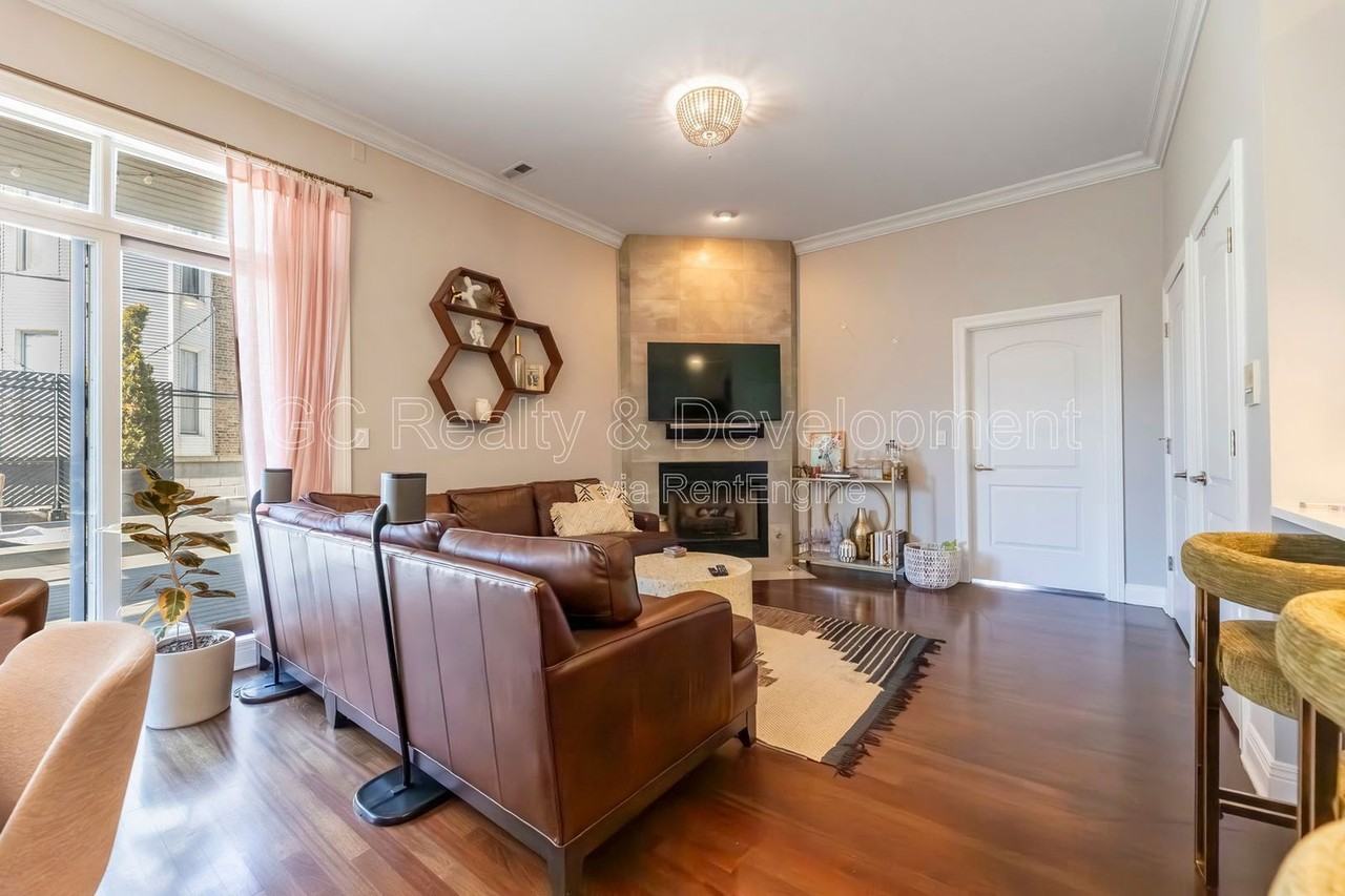 852 N Damen Ave #2C - Photo 6 of 20