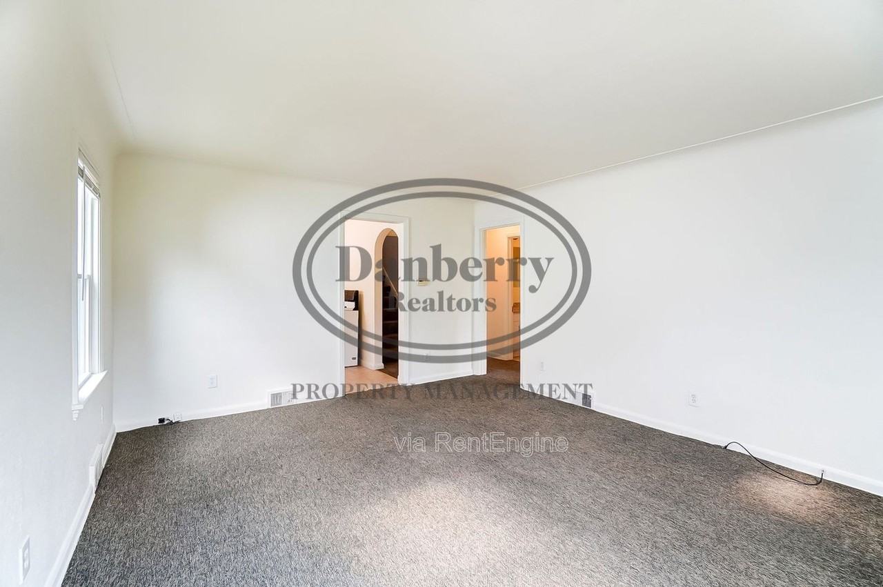 919 Brookley Blvd #1 - Photo 4 of 39