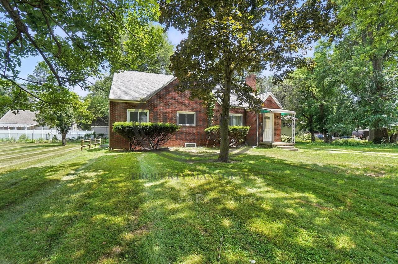 822 Searles Rd #1 - Photo 3 of 50