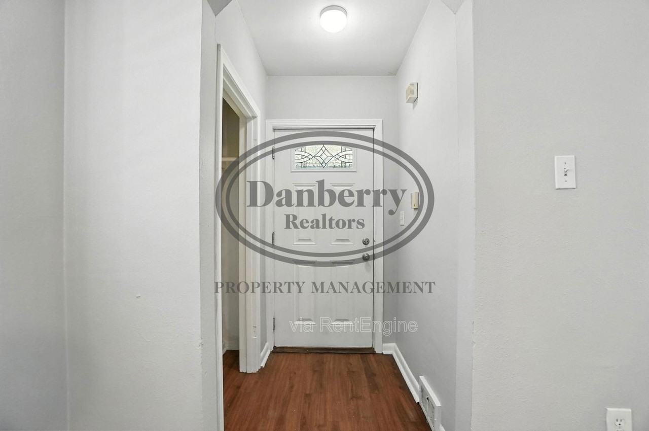 822 Searles Rd #1 - Photo 5 of 50