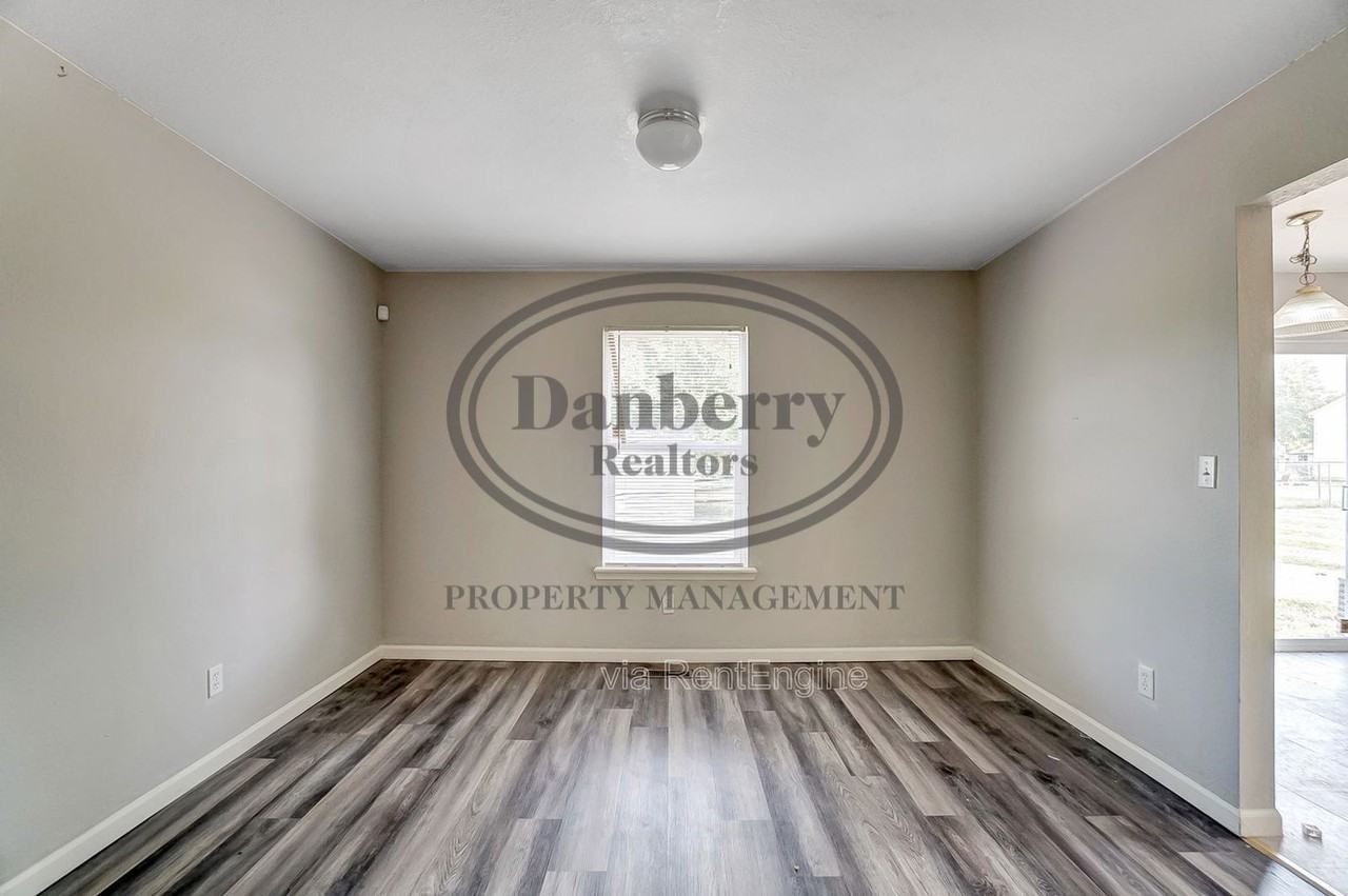 3612 Willow Run Dr #1 - Photo 5 of 38