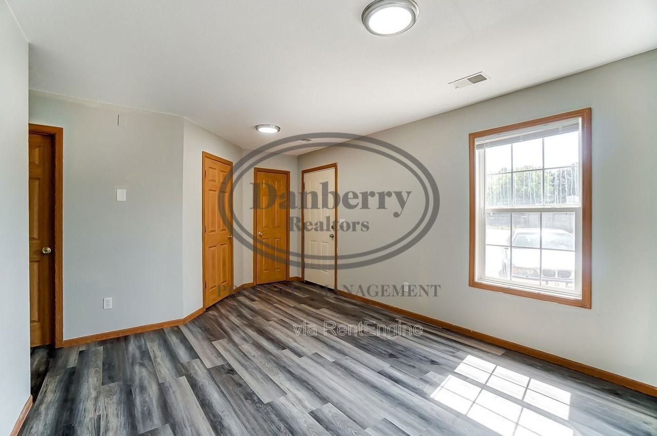 1117 N Byrne Rd #1 - Photo 2 of 38