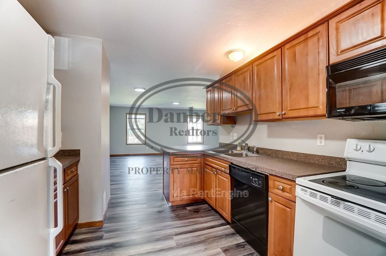 1117 N Byrne Rd #1 - Photo 4 of 38