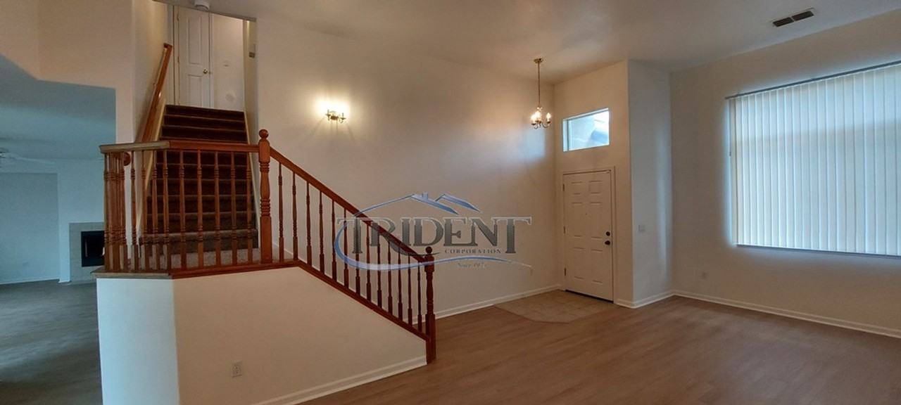 1683 Cobblestone Dr - Photo 2 of 25