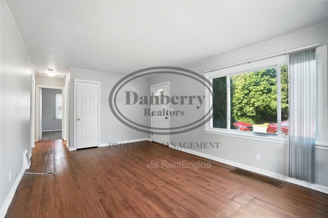 1126 Searles Rd #1 - Photo 3 of 40