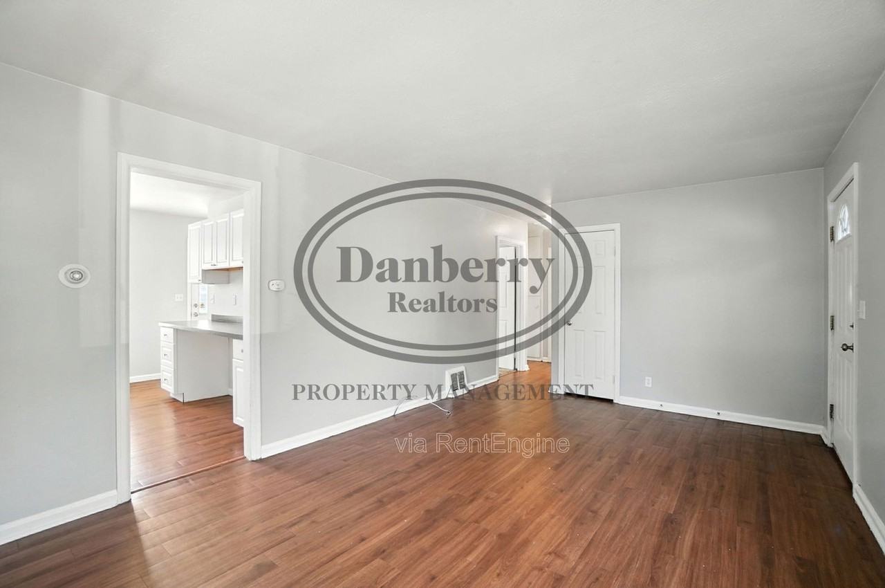 1126 Searles Rd #1 - Photo 4 of 40