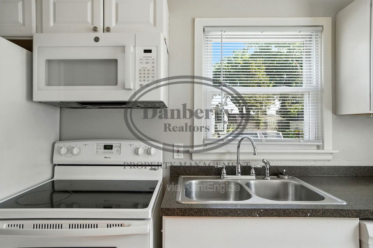 1126 Searles Rd #1 - Photo 7 of 40