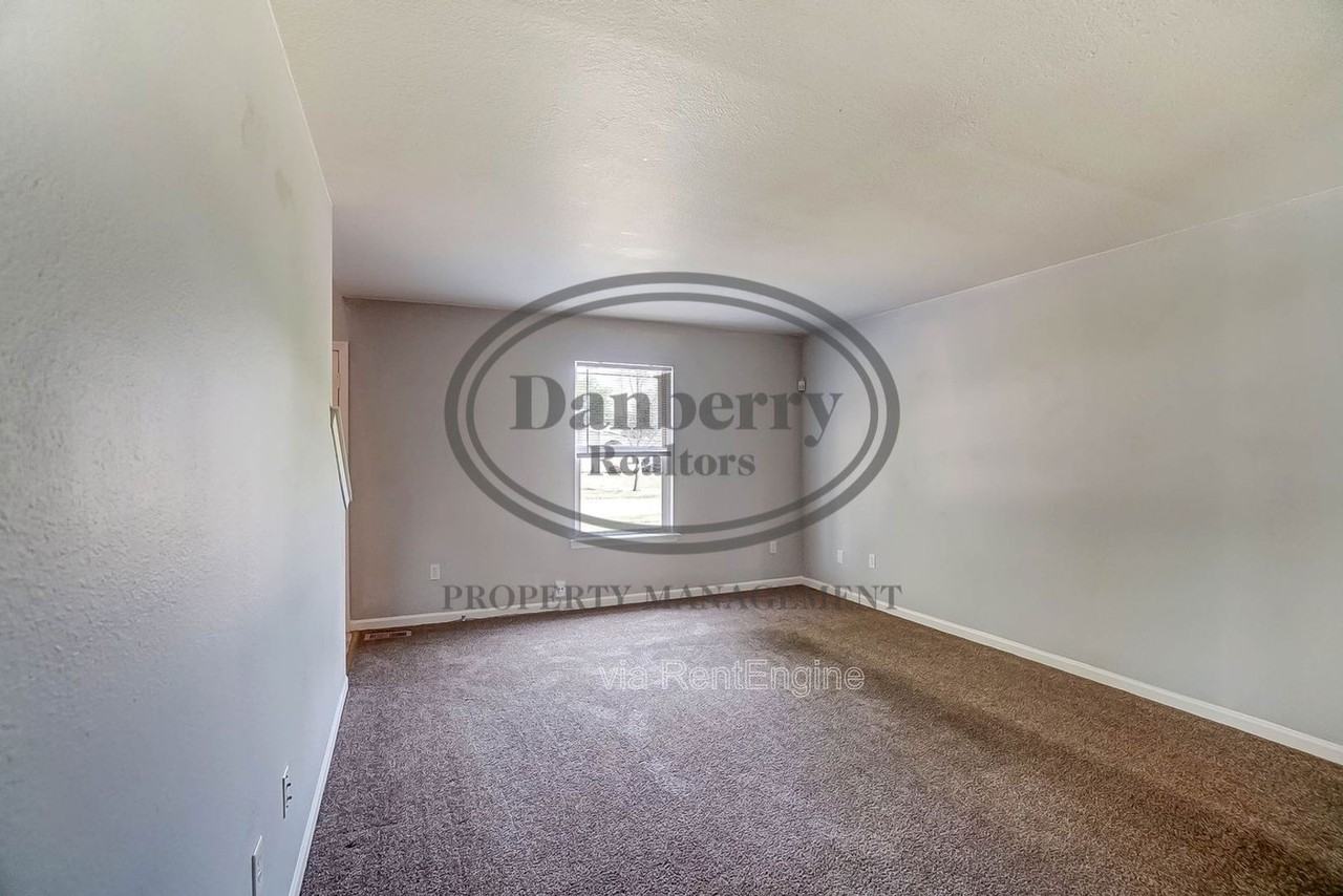 3733 Willow Run Dr #1 - Photo 5 of 50