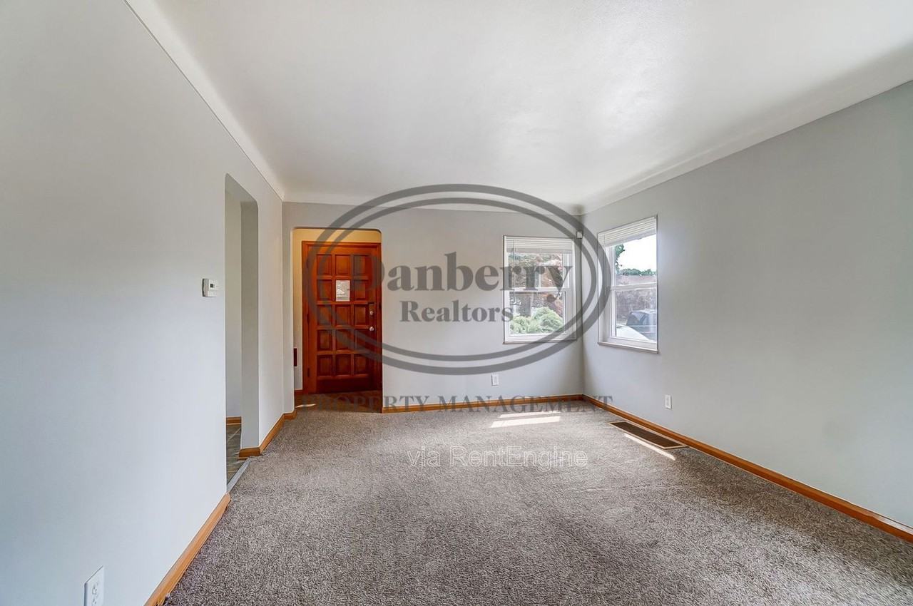 347 Darrow Ave #1 - Photo 4 of 43