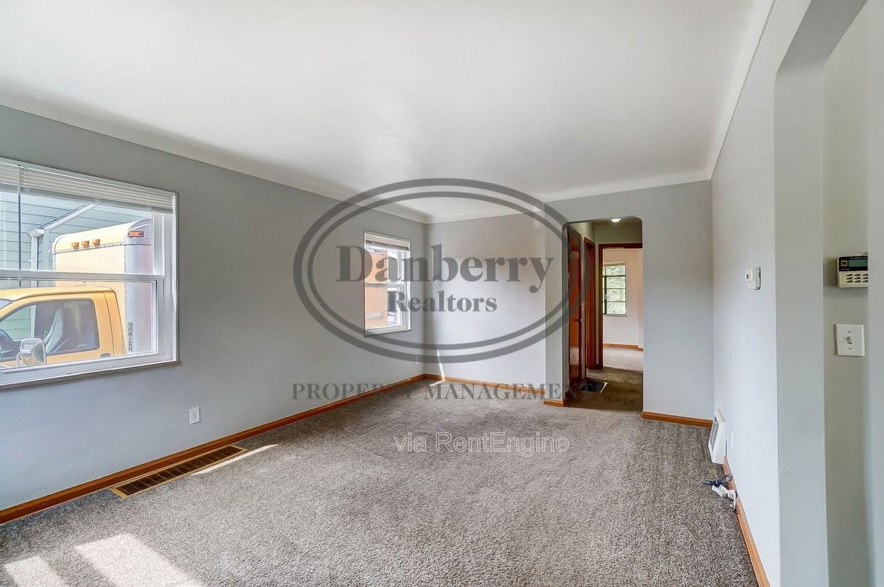 347 Darrow Ave #1 - Photo 6 of 43