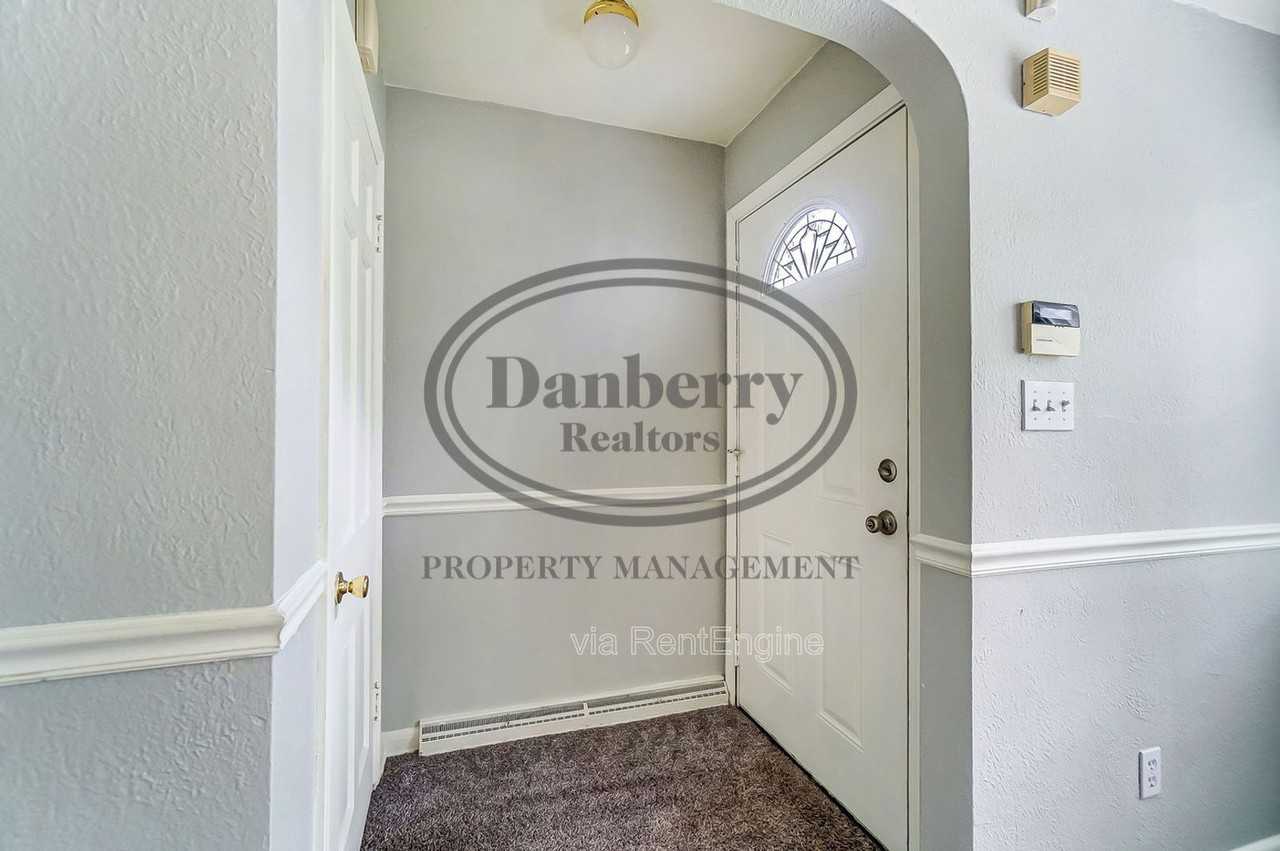 833 Turner Ave #1 - Photo 3 of 25