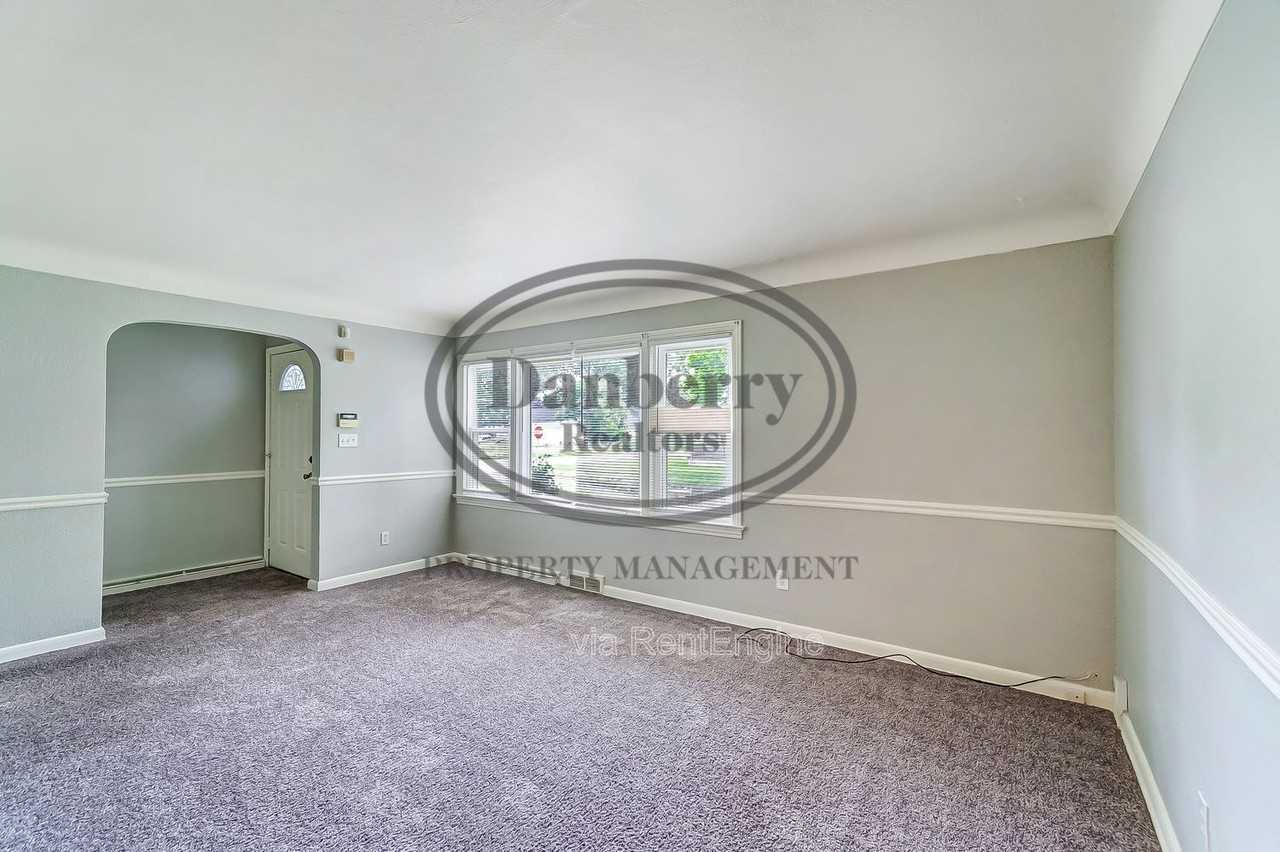 833 Turner Ave #1 - Photo 4 of 25