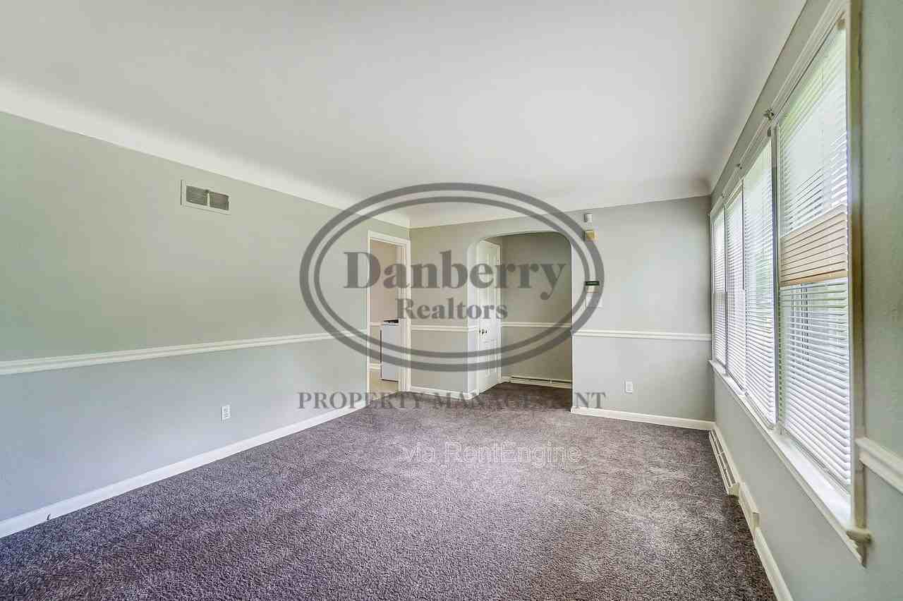 833 Turner Ave #1 - Photo 5 of 25