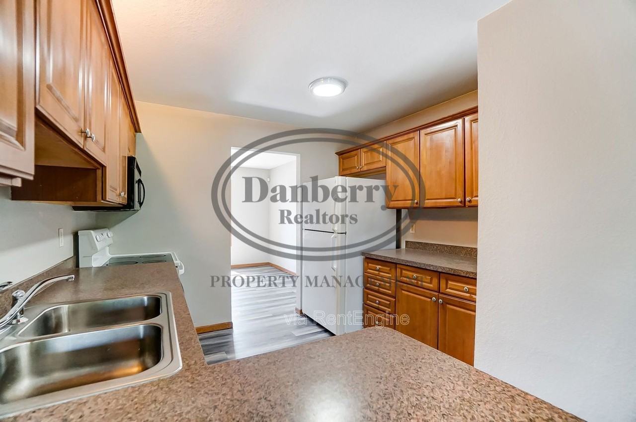 1119 N Byrne Rd #1 - Photo 5 of 38