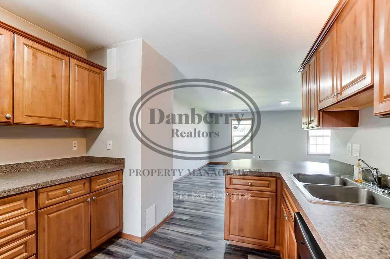 1119 N Byrne Rd #1 - Photo 7 of 38