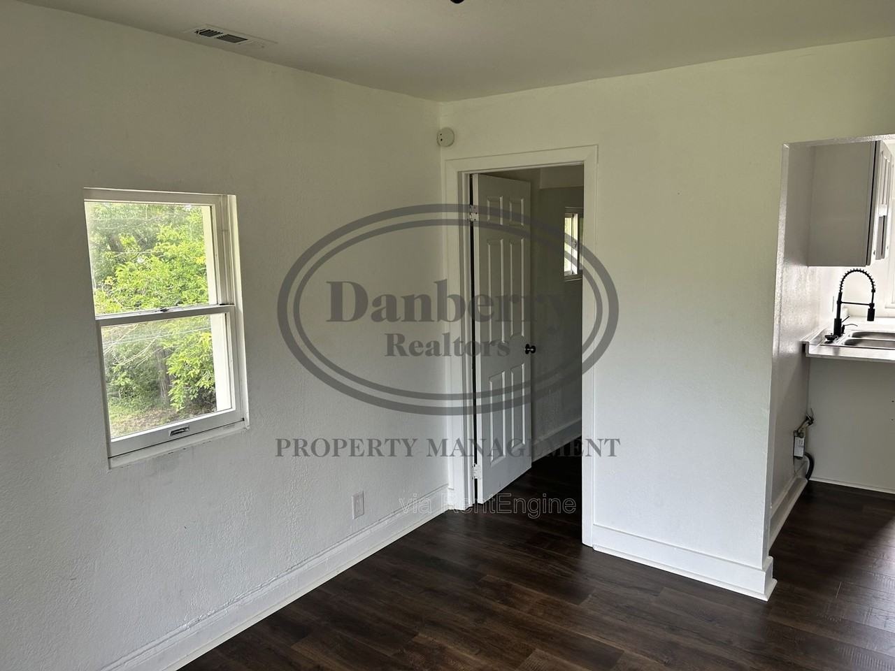 1848 Cone St #2 - Photo 5 of 8