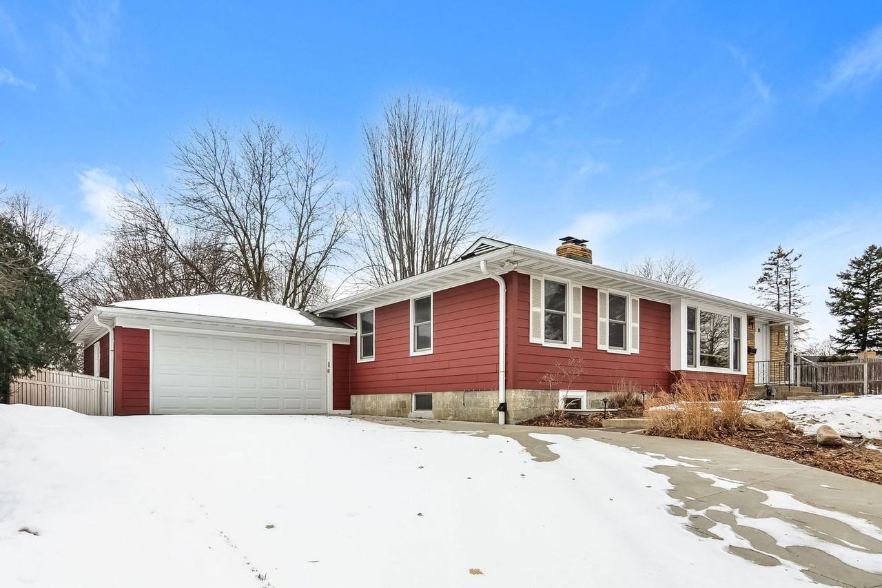 2420 Sumter Ave S - Photo 2 of 32