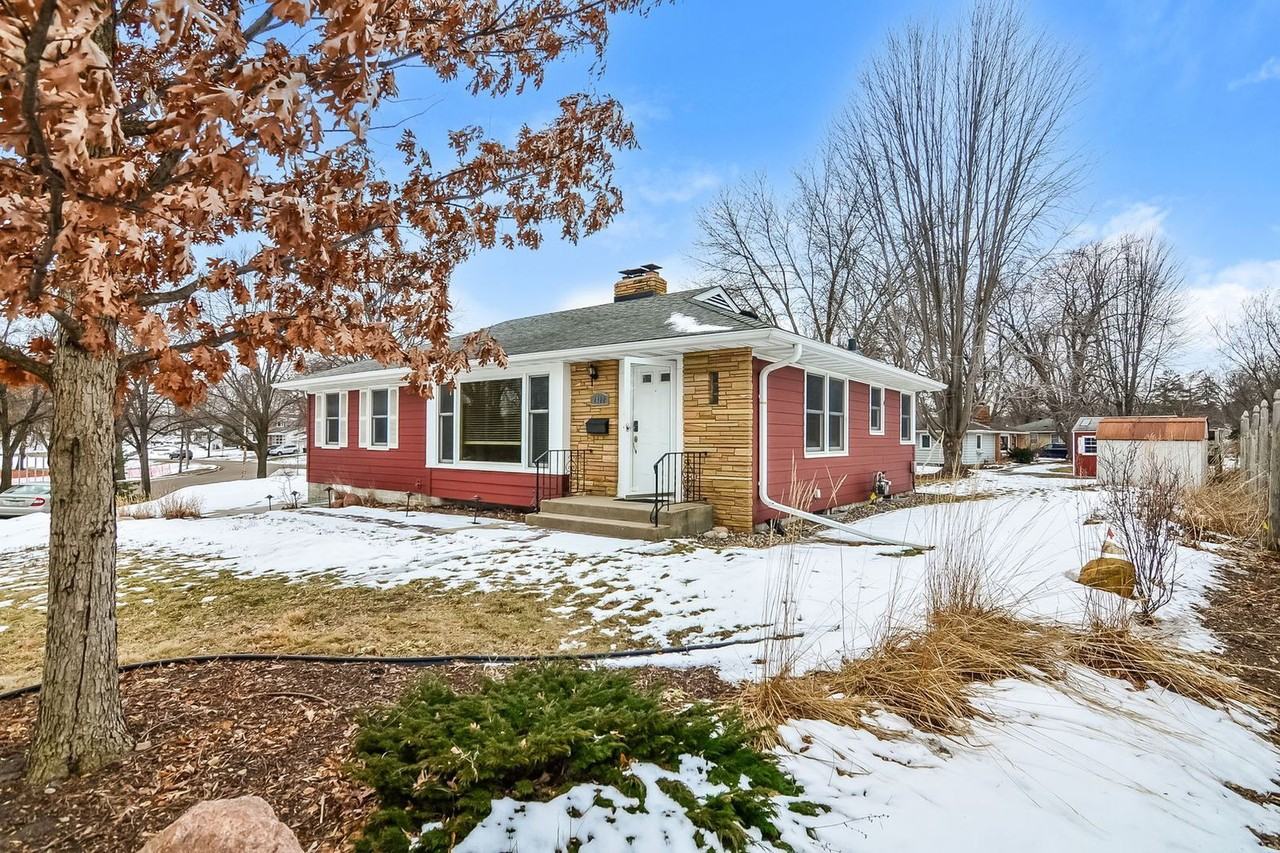 2420 Sumter Ave S - Photo 3 of 32