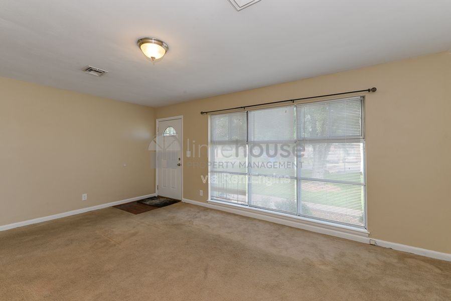 290 Sedgefield Ave - Photo 3 of 21